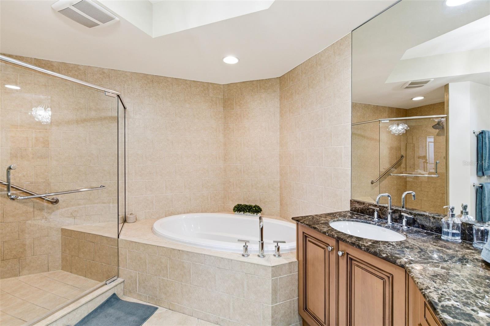 CASTILLO AT WESTSHORE YACHT CL - Residential