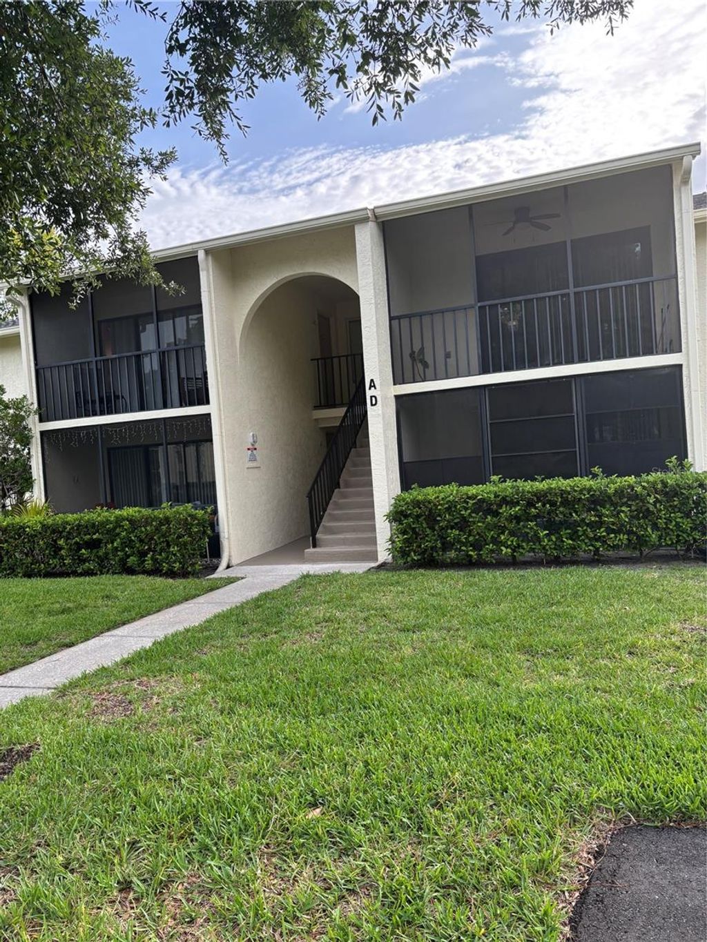 Photo of 1400 Pine Glen Lane #Bldg 212 D-2, Tarpon Springs, FL 34688 (MLS # TB8401625)