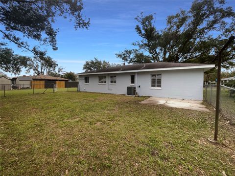 A home in PLANT CITY