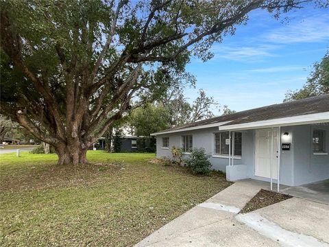 A home in PLANT CITY