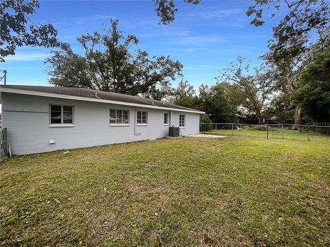 A home in PLANT CITY