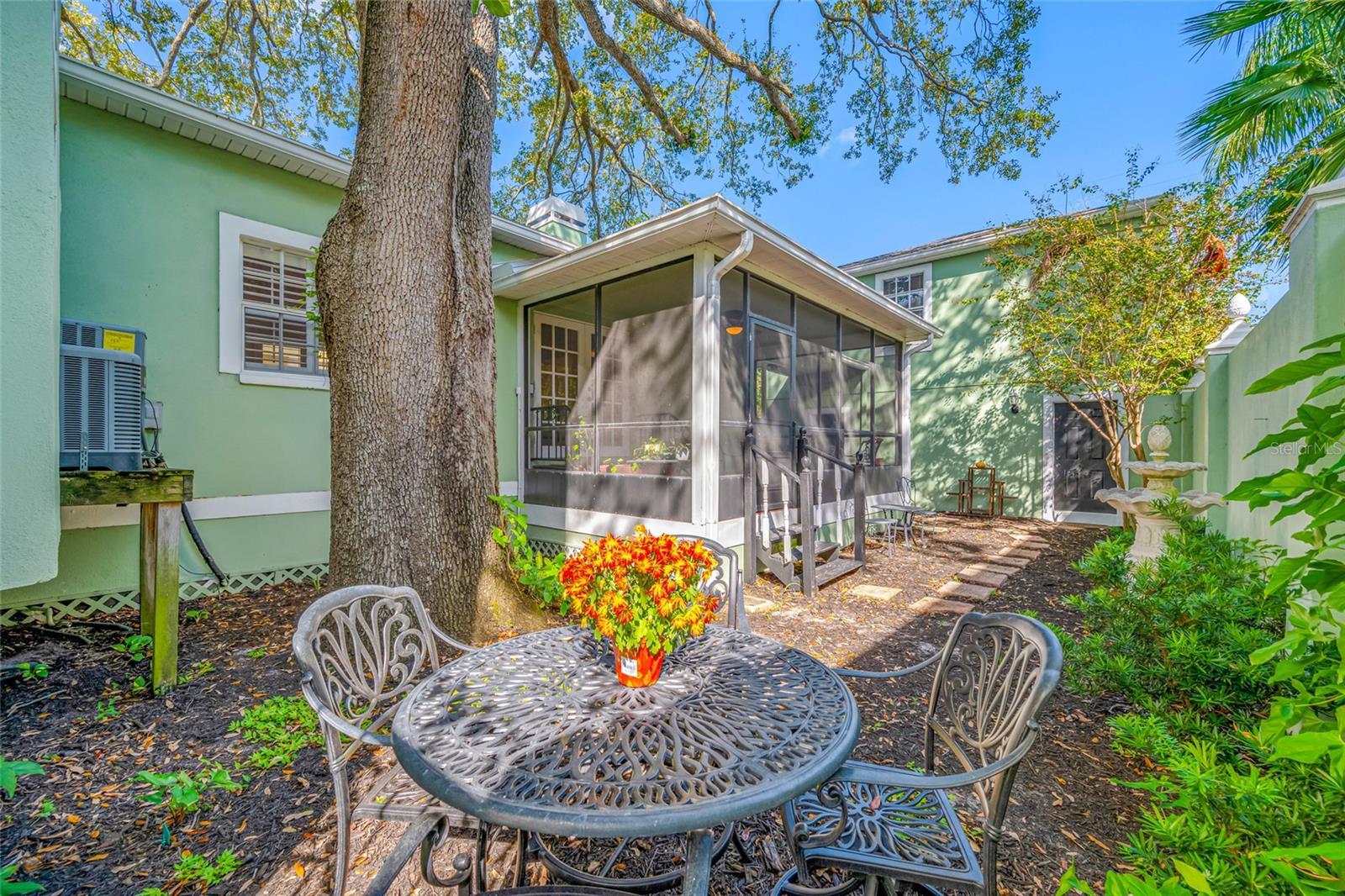 DAVIS ISLANDS PB10 PG52 TO 57 - Residential