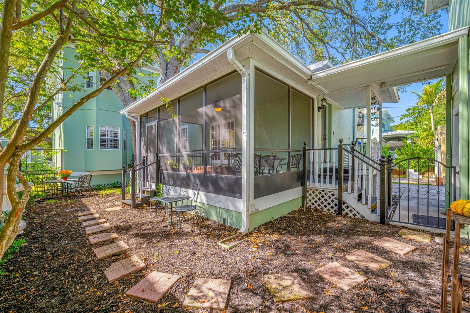 DAVIS ISLANDS PB10 PG52 TO 57 - Residential
