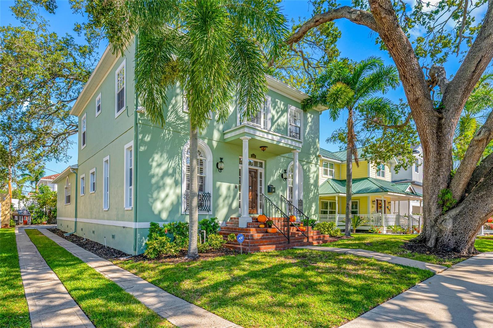 DAVIS ISLANDS PB10 PG52 TO 57 - Residential