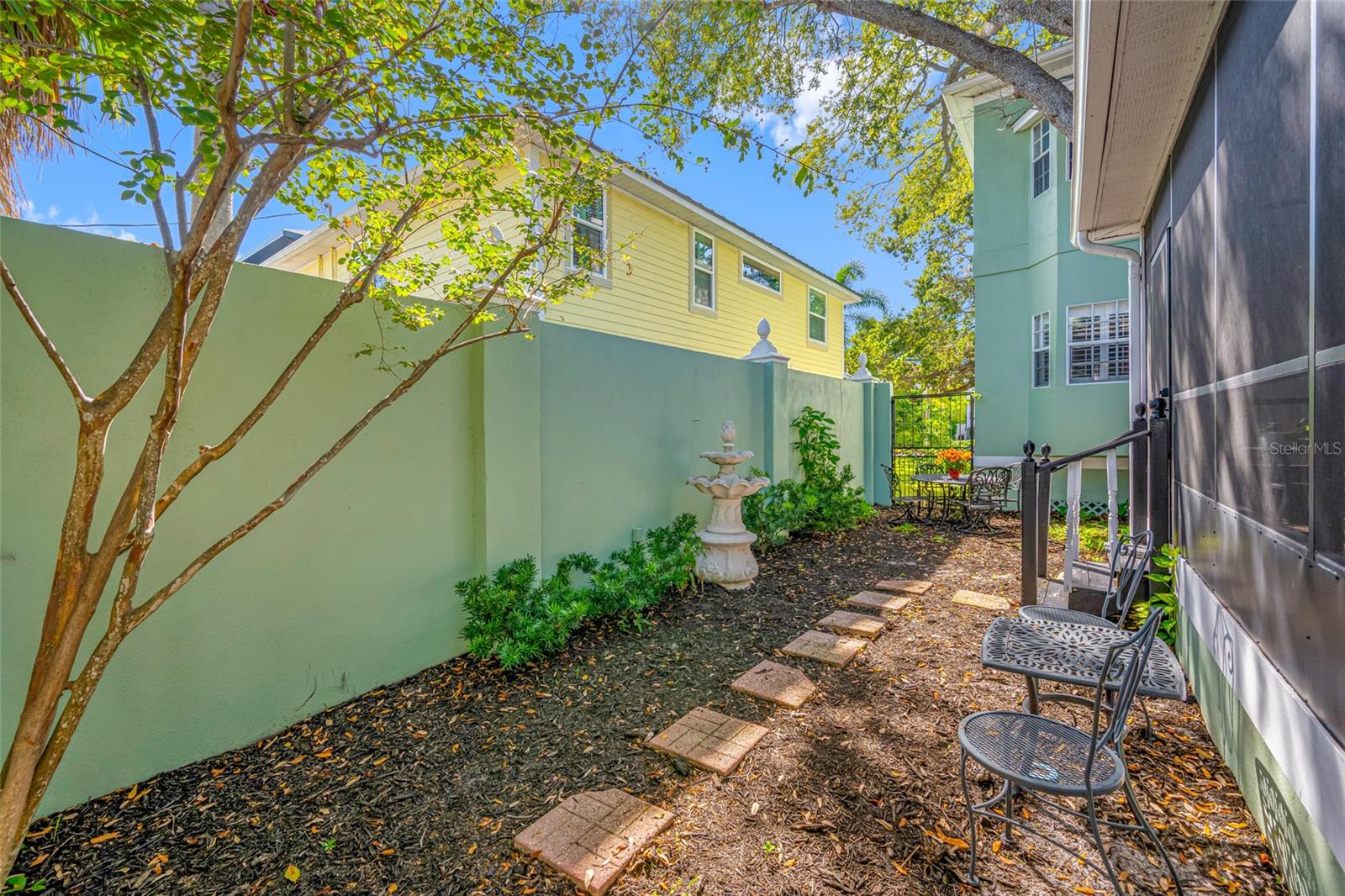 DAVIS ISLANDS PB10 PG52 TO 57 - Residential