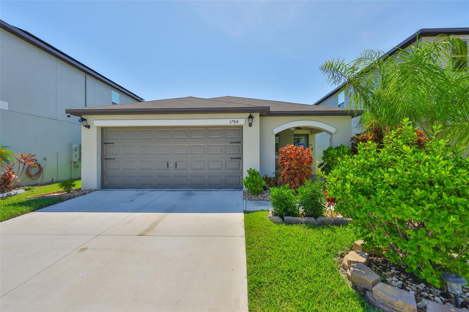 Welcome to this stunning contemporary-style home in the sought-after Spencer Creek community! Featuring 3 bedrooms and 2 bathrooms, this energy-efficient beauty comes with solar panels that keep the current owners’ electricity bills at just $13 a month. A huge savings for the new homeowner!
Step inside to an open-concept layout with chocolate brown cabinets, granite countertops, and stainless steel appliances that bring a modern, elegant touch to the kitchen. Enjoy Florida living at its finest on the extended lanai, perfect for entertaining or relaxing with a large fenced backyard. The thoughtful landscaping adds curb appeal and charm.
Located in Spencer Creek, you'll enjoy a vibrant community surrounded by natural beauty and coastal charm. Amenities include a basketball court, community pool, playground, and dog park. This is all just minutes from Ruskin’s outdoor activities, unique dining, and local attractions.
Built only in 2021, skip the builder fees on new construction and move into this immaculately kept home that’s truly turn-key!