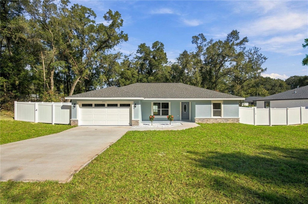 Photo of 3951 SE 140th Place, Summerfield, FL 34491 (MLS # OM734014)