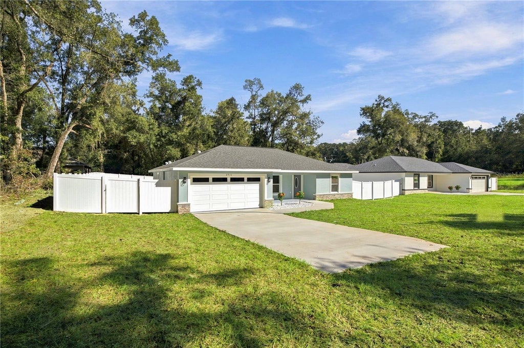 Photo of 3951 SE 140th Place, Summerfield, FL 34491 (MLS # OM734014)