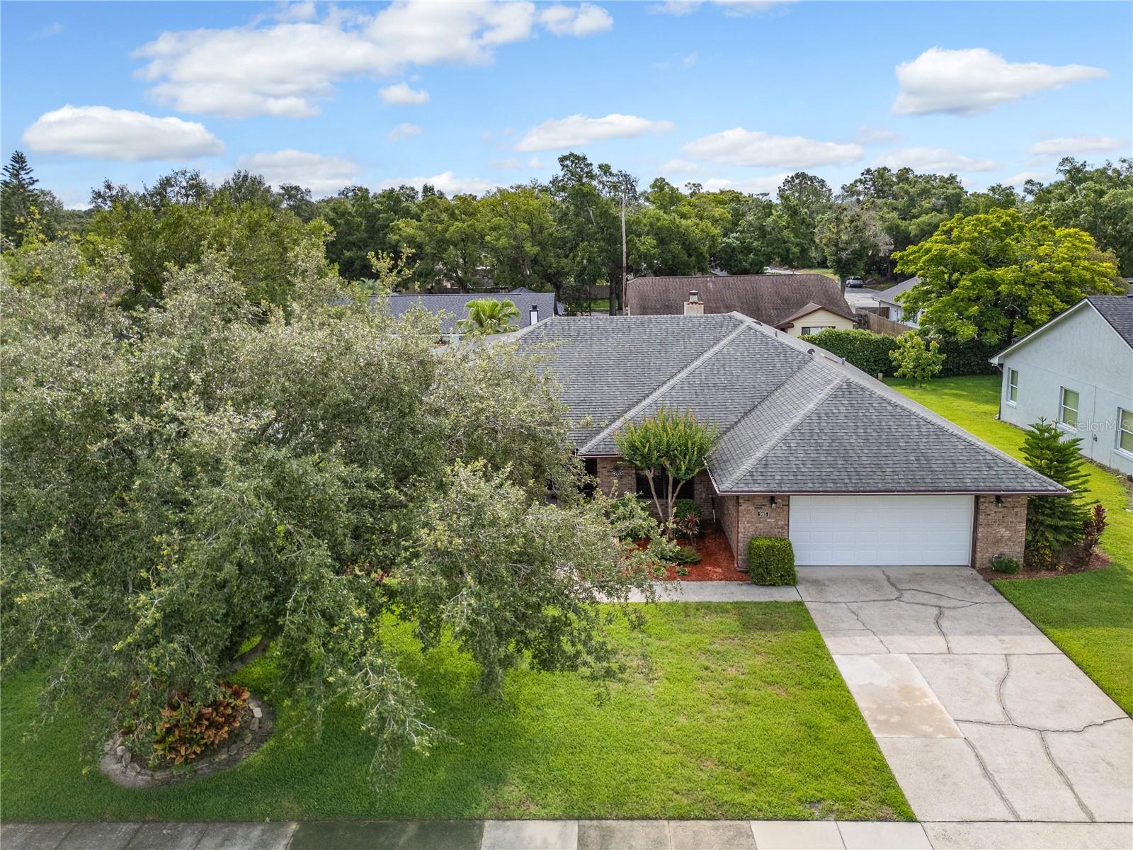985 WILLOW RUN LANE
