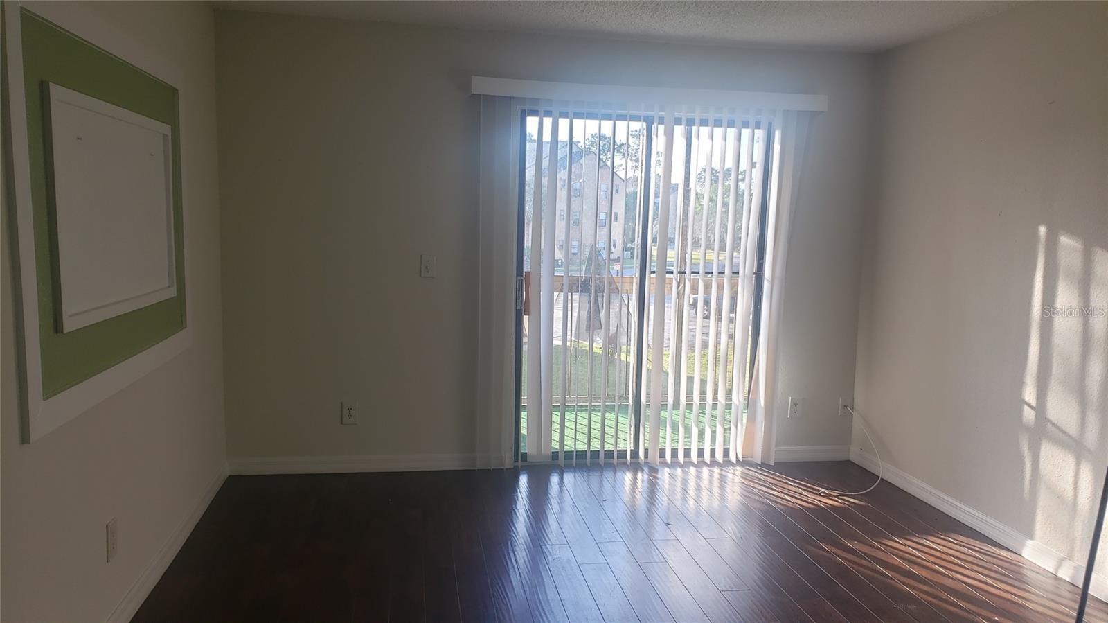 2002 CASCADES BOULEVARD 207