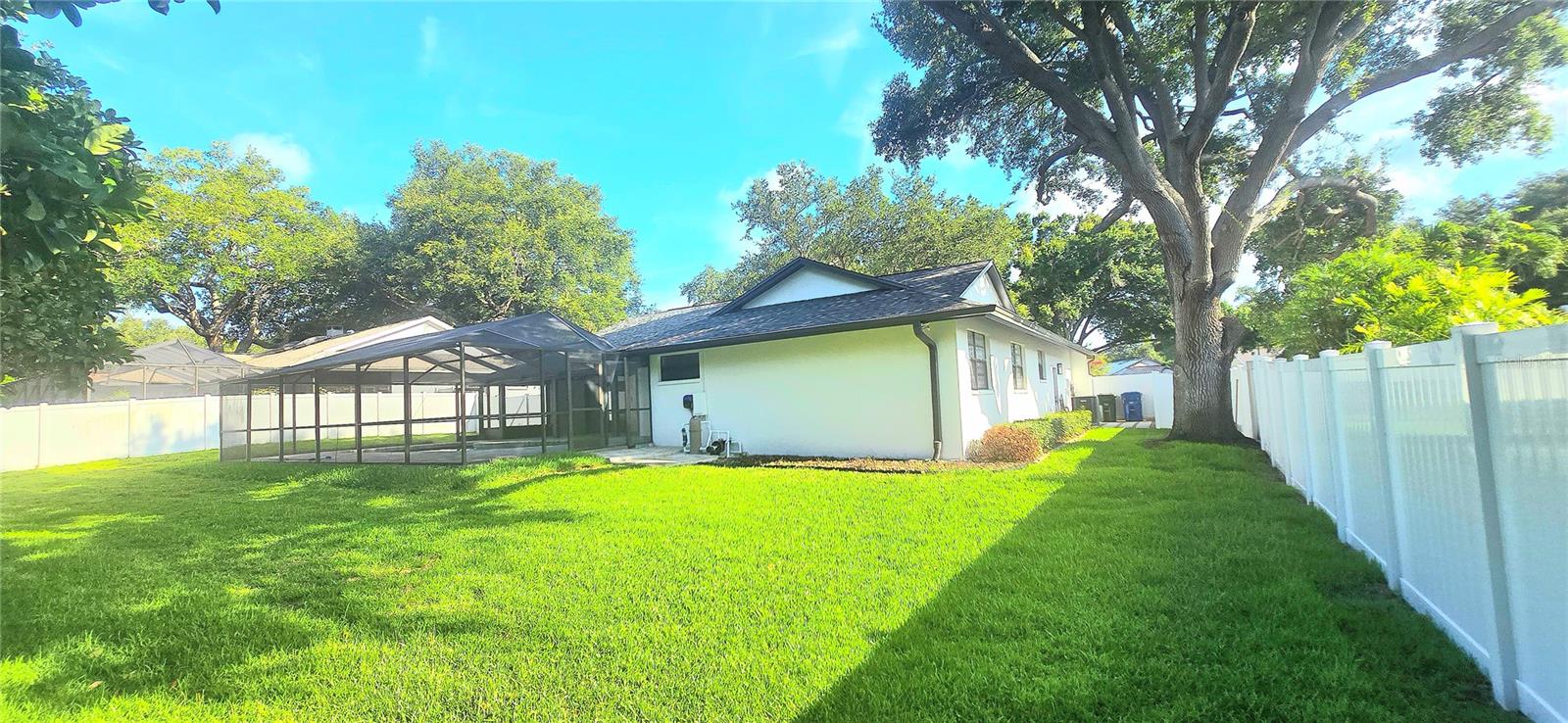 2905 BLUFFS DRIVE
