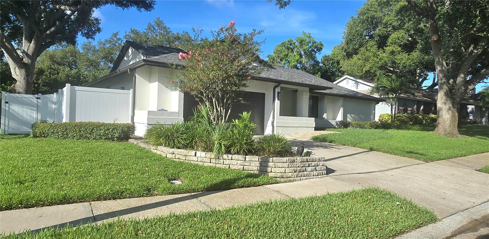 2905 BLUFFS DRIVE