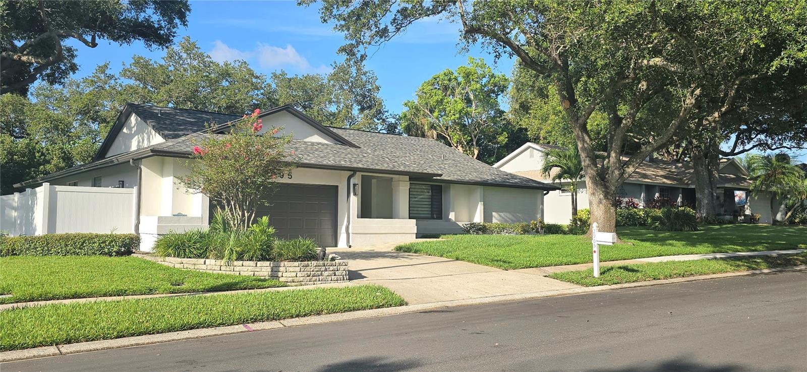 2905 BLUFFS DRIVE