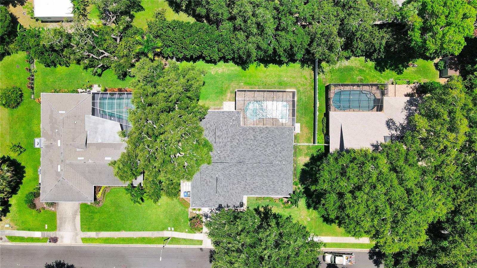 2905 BLUFFS DRIVE