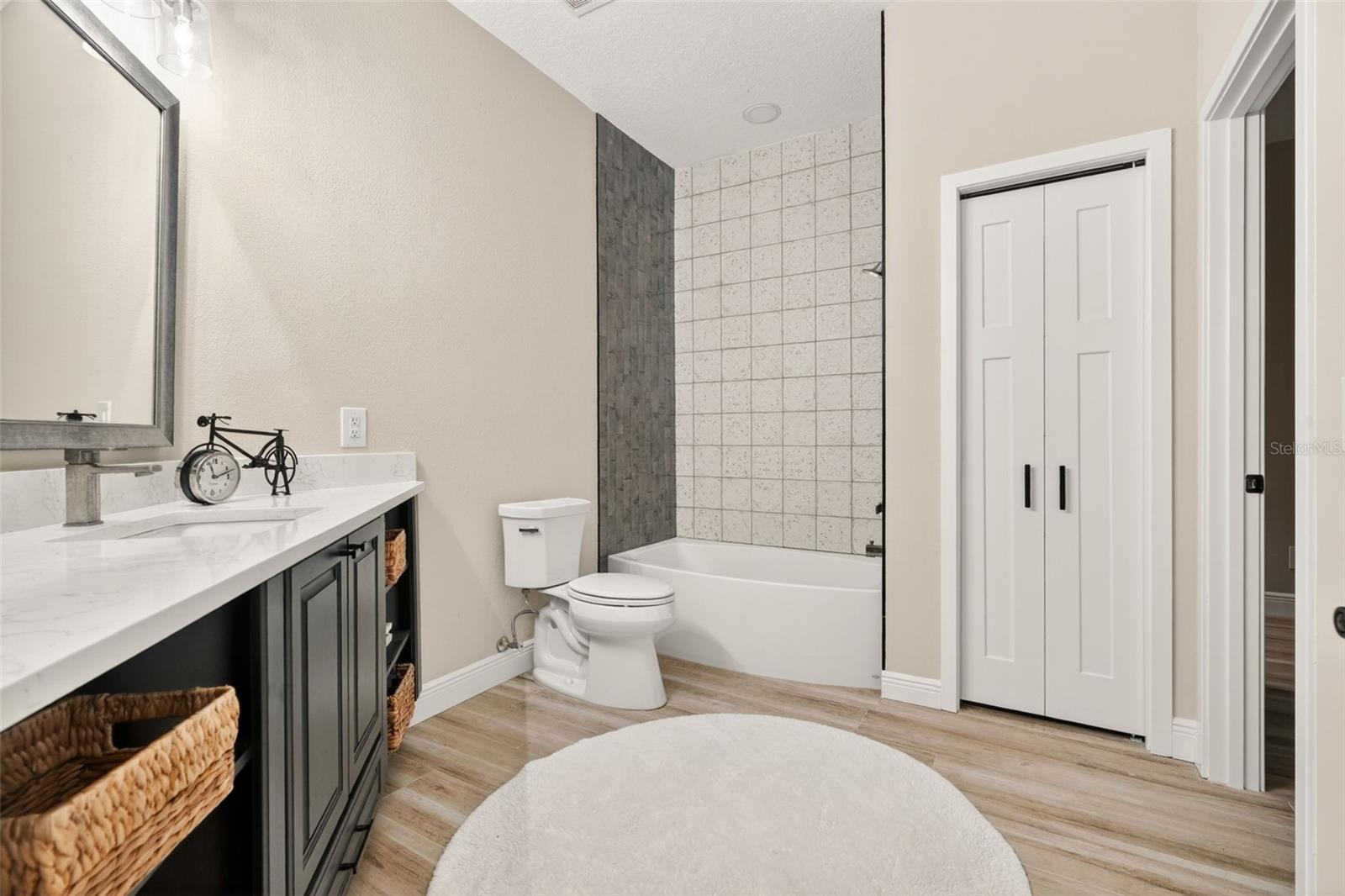 WOODVIEW VILLAS 01 - Residential