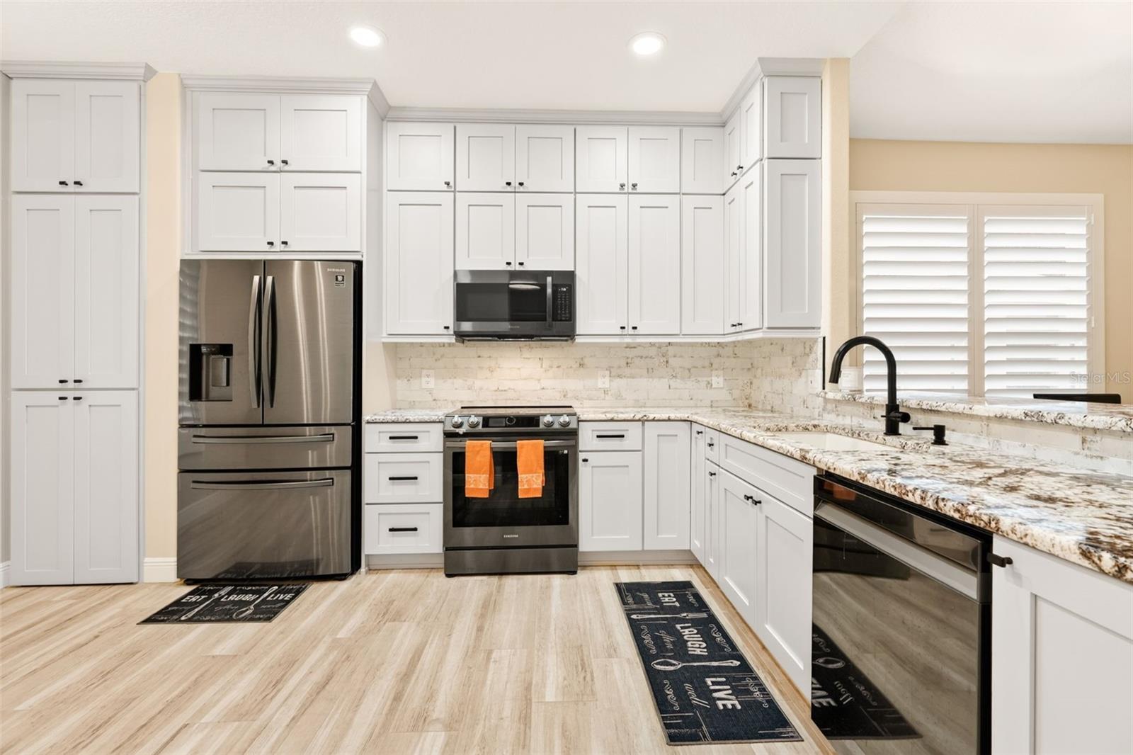 WOODVIEW VILLAS 01 - Residential