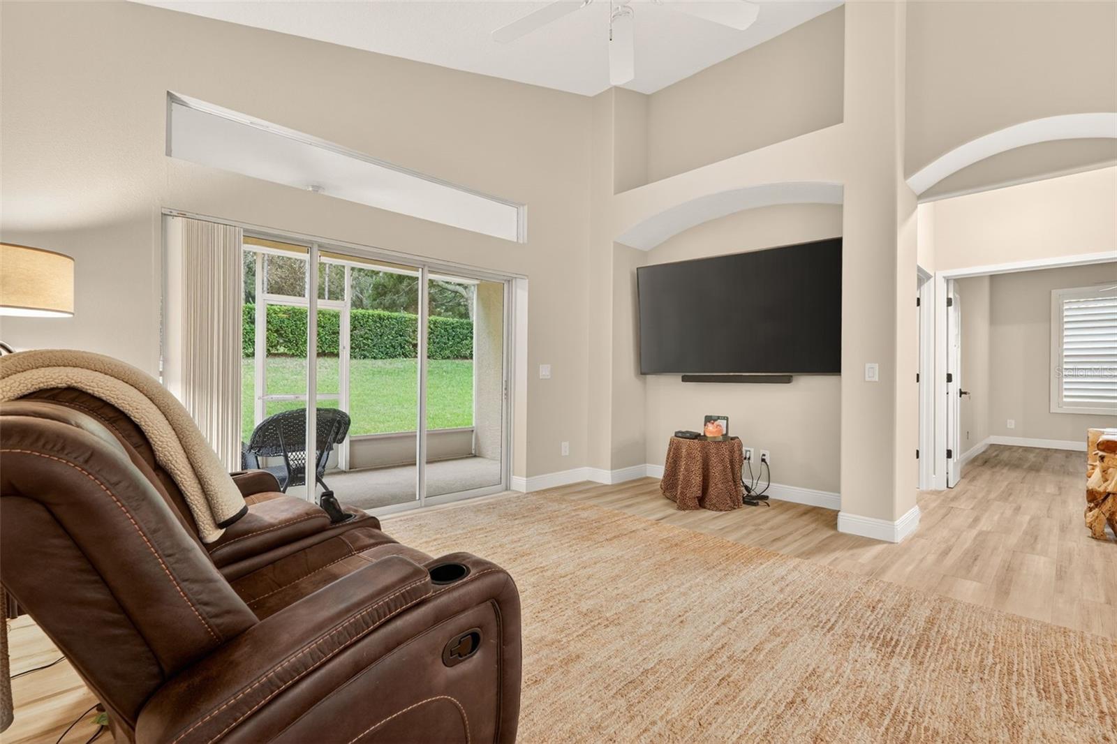 WOODVIEW VILLAS 01 - Residential
