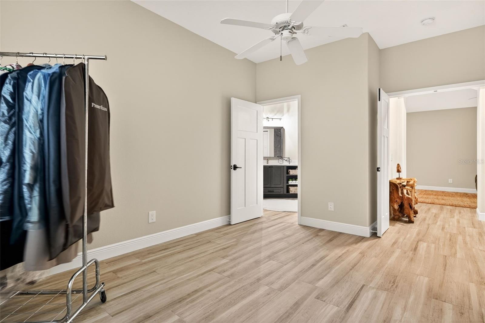 WOODVIEW VILLAS 01 - Residential