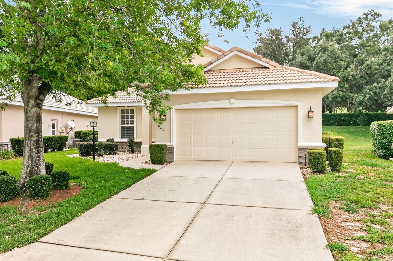 WOODVIEW VILLAS 01 - Residential