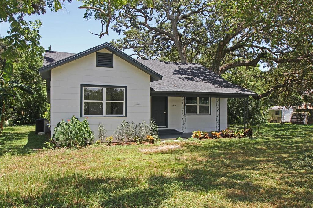 Photo of 4925 Magnolia Avenue, Mulberry, FL 33860 (MLS # L4954920)