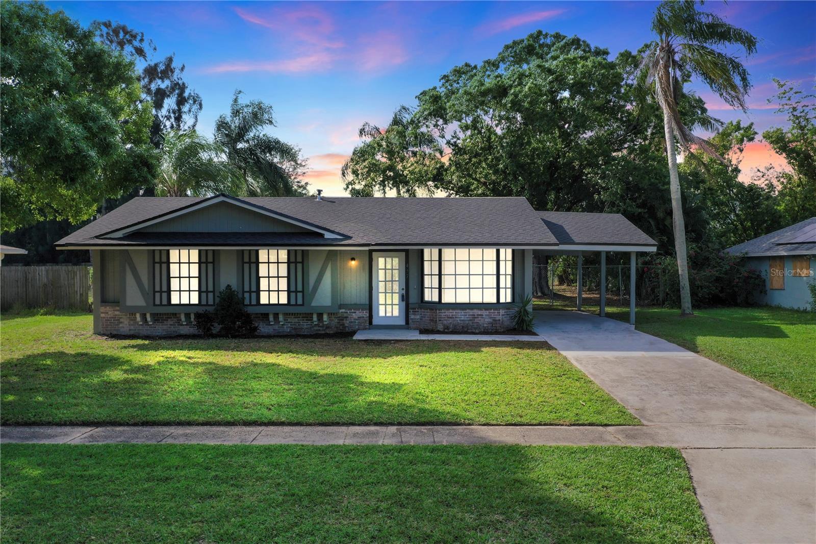 457 NE CAMELOT DRIVE