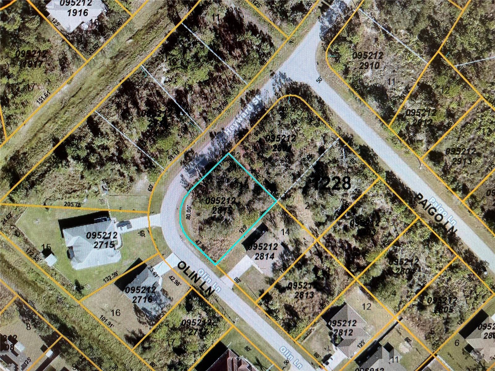 This beautiful CORNER residential lot sits in a neighborhood with other newer homes. This is not in a flood zone and no deed restrictions, CDD or HOA fees. Excellent location minutes from I-75 & Tamiami Trail! Convenient to Florida’s best beaches. Residential parcel, zoned for a single family home. PRICED TO SELL! Make an offer today!