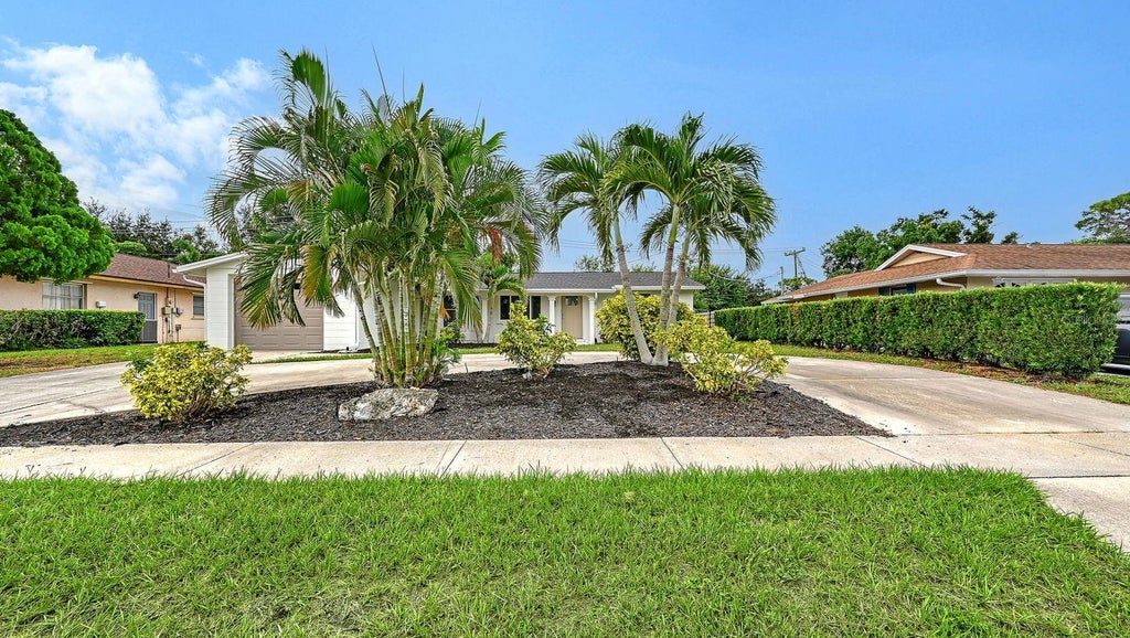 Photo of 2610 Regatta Drive, Sarasota, FL 34231 (MLS # A4708836)