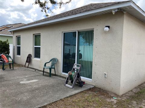 A home in PALMETTO