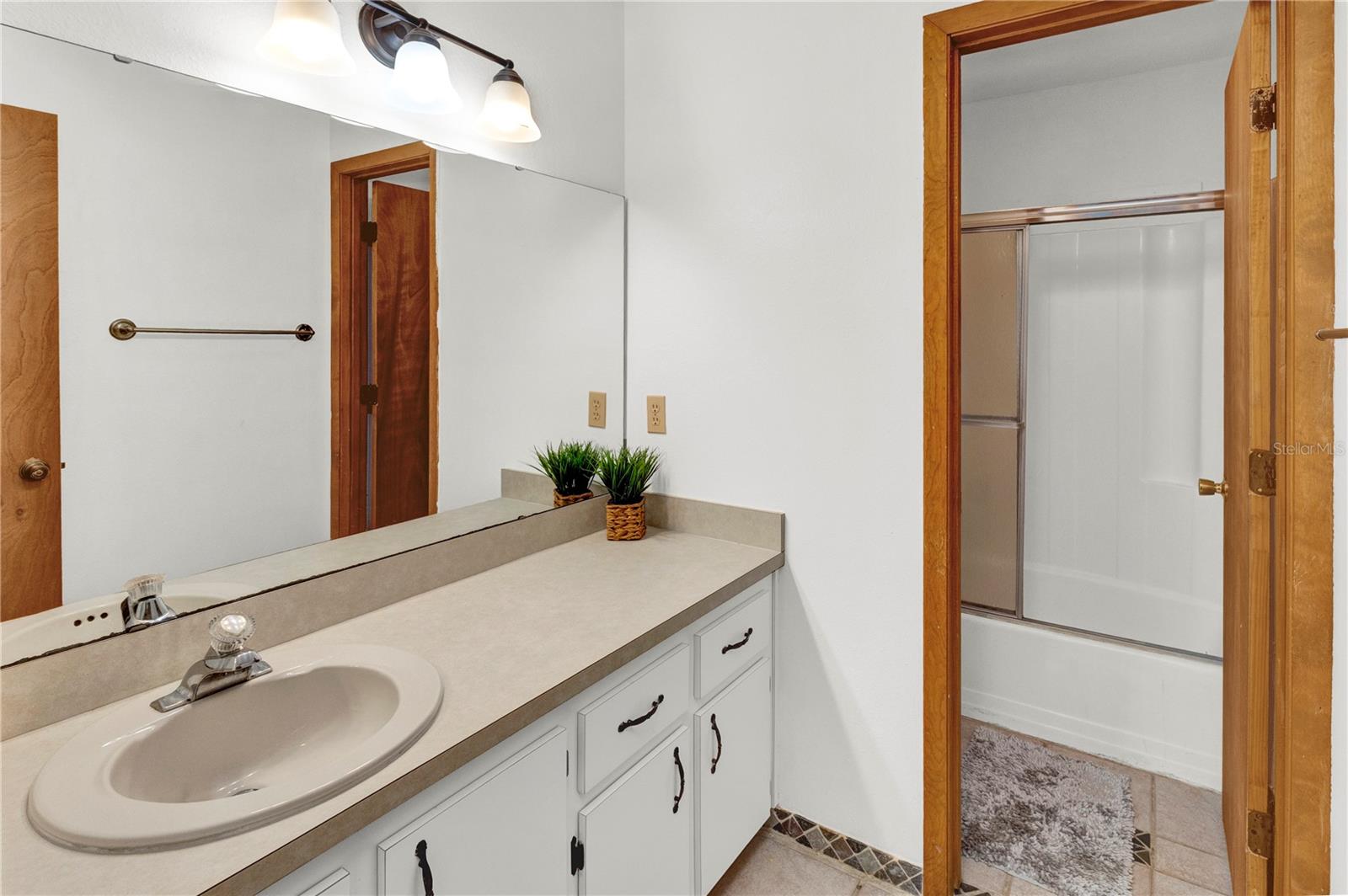 CORDONA PLACE TWNHS - Residential