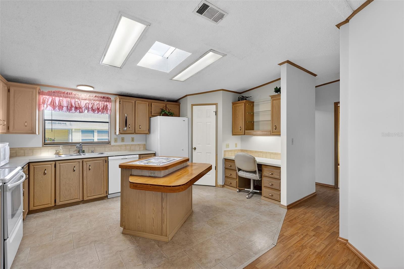 LA CASA MHP CO-OP - Residential