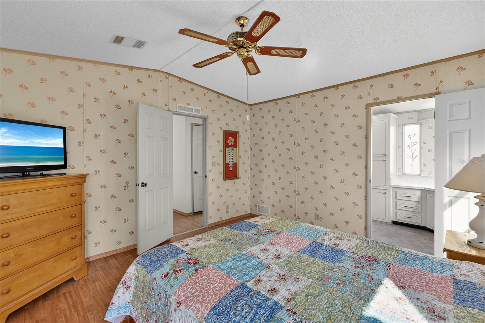 LA CASA MHP CO-OP - Residential