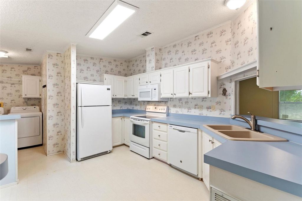 Photo of 25 Crescent Ridge Road, Davenport, FL 33837 (MLS # P4938901)