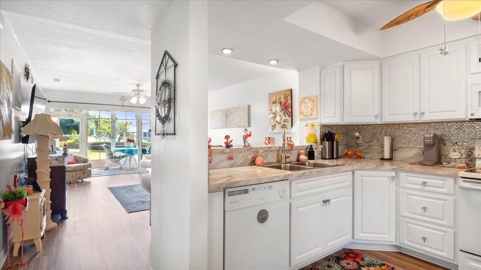 CRYSTAL BAY/KINGSWAY PH 01 - Residential