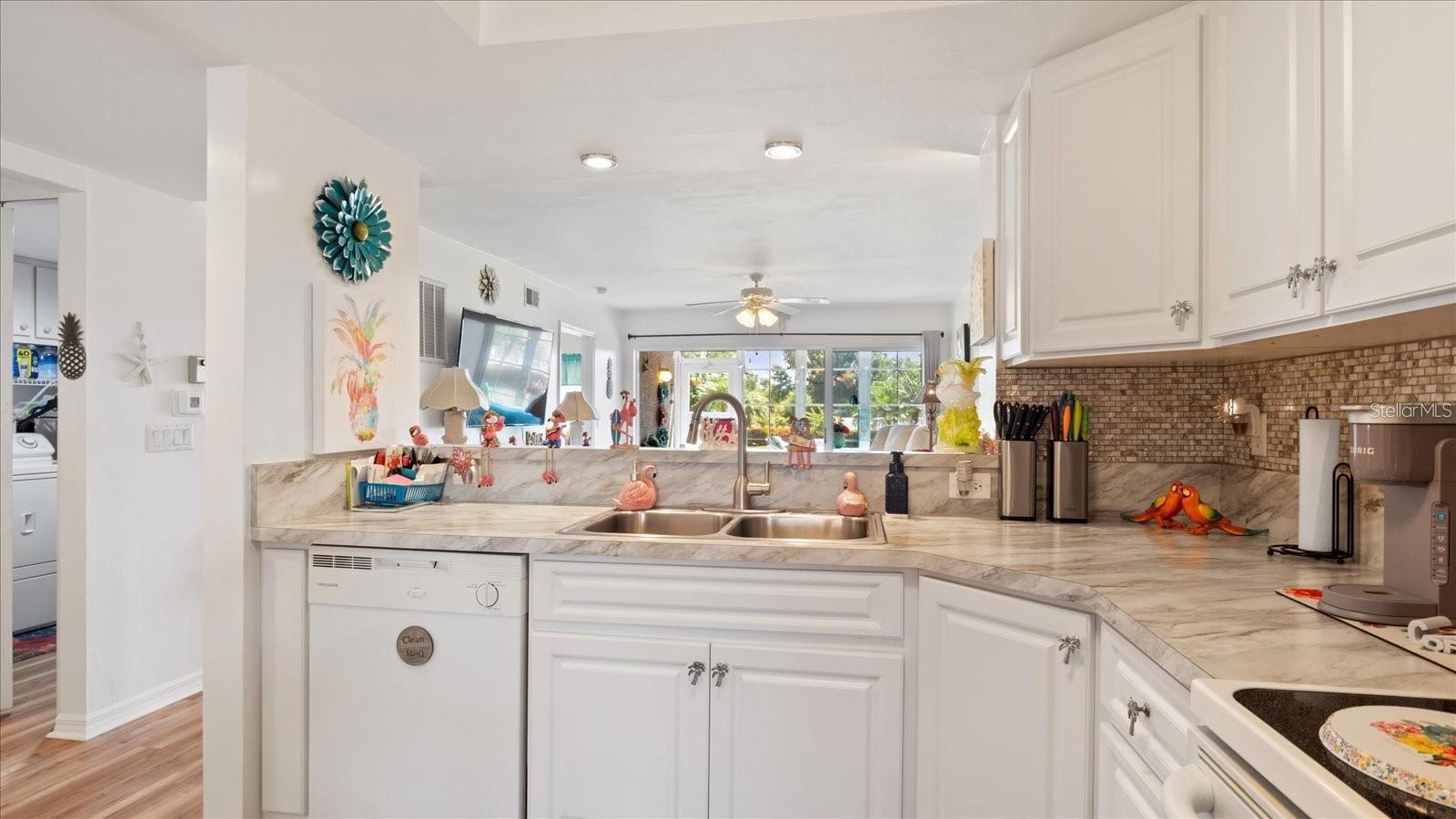 CRYSTAL BAY/KINGSWAY PH 01 - Residential