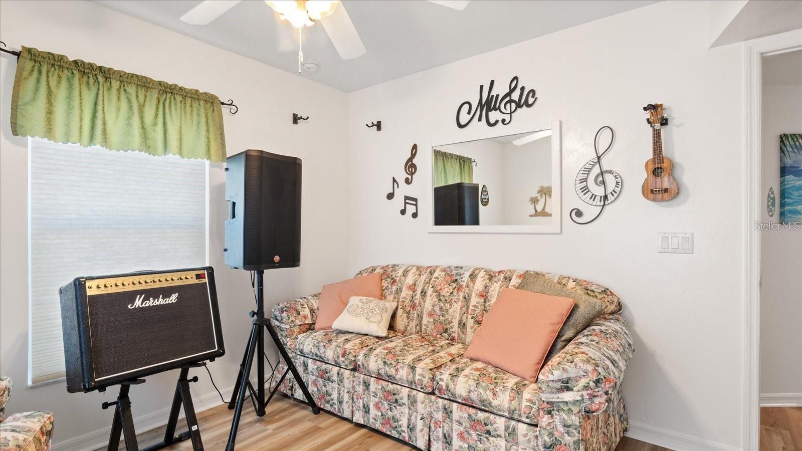 CRYSTAL BAY/KINGSWAY PH 01 - Residential