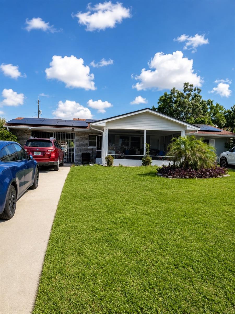 Photo of 811 Hillside Avenue, Lake Wales, FL 33853 (MLS # TB8540384)
