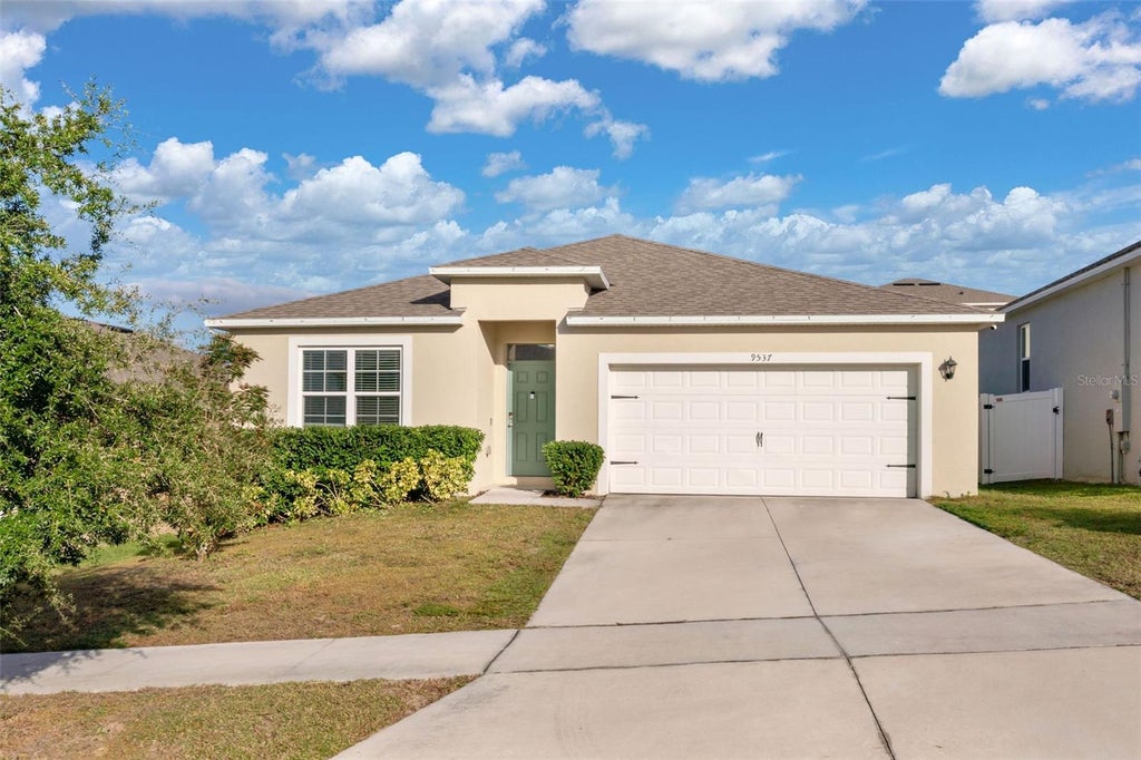Photo of 9537 Black Walnut Drive, Clermont, FL 34715 (MLS # O6441197)