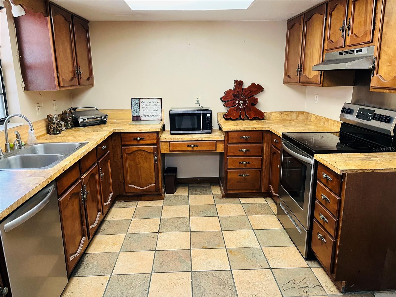 1100 VIKING DRIVE