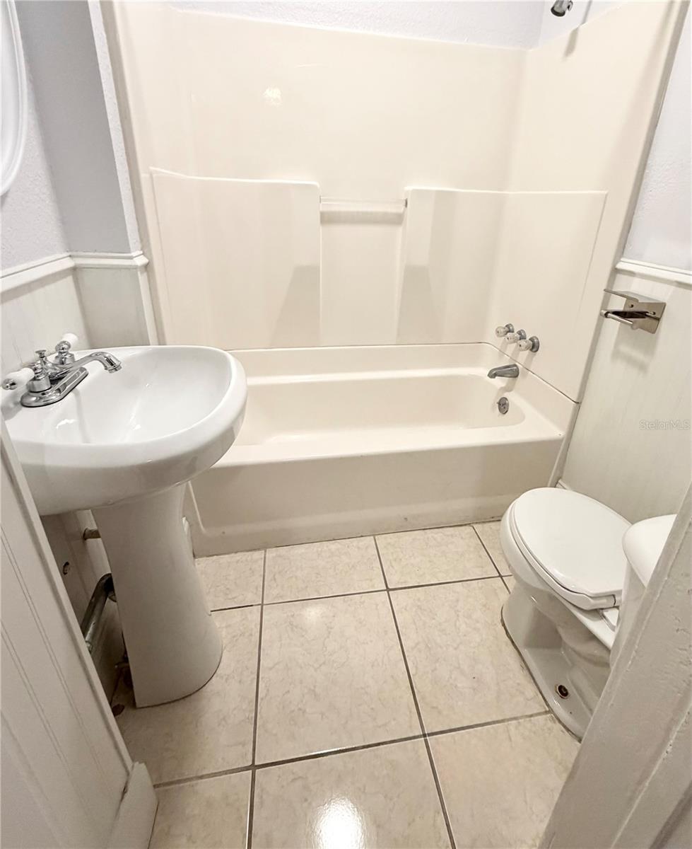 HALLS CENTRAL AVE 1 - Residential Lease