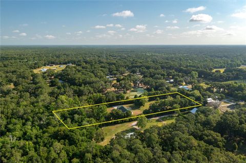 A home in LAKELAND