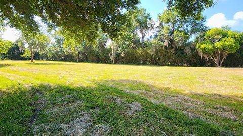 A home in LAKELAND