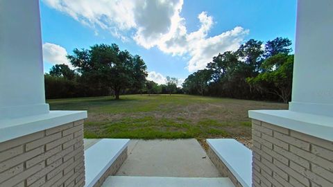 A home in LAKELAND