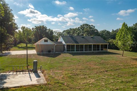 A home in LAKELAND