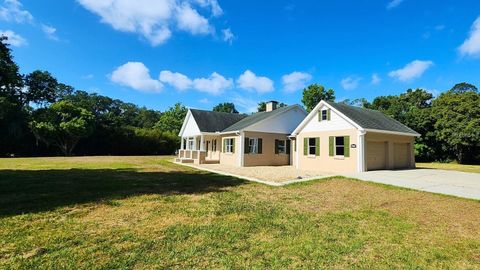 A home in LAKELAND