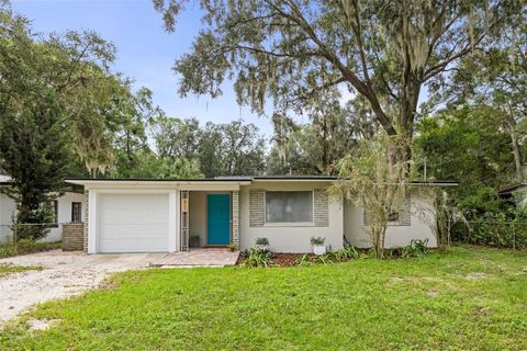 Photo of 847 NE 7th Place, Gainesville, FL 32601 (MLS # GC534379) Photo of 847 NE 7th Place, Gainesville, FL 32601 (MLS # GC534379)