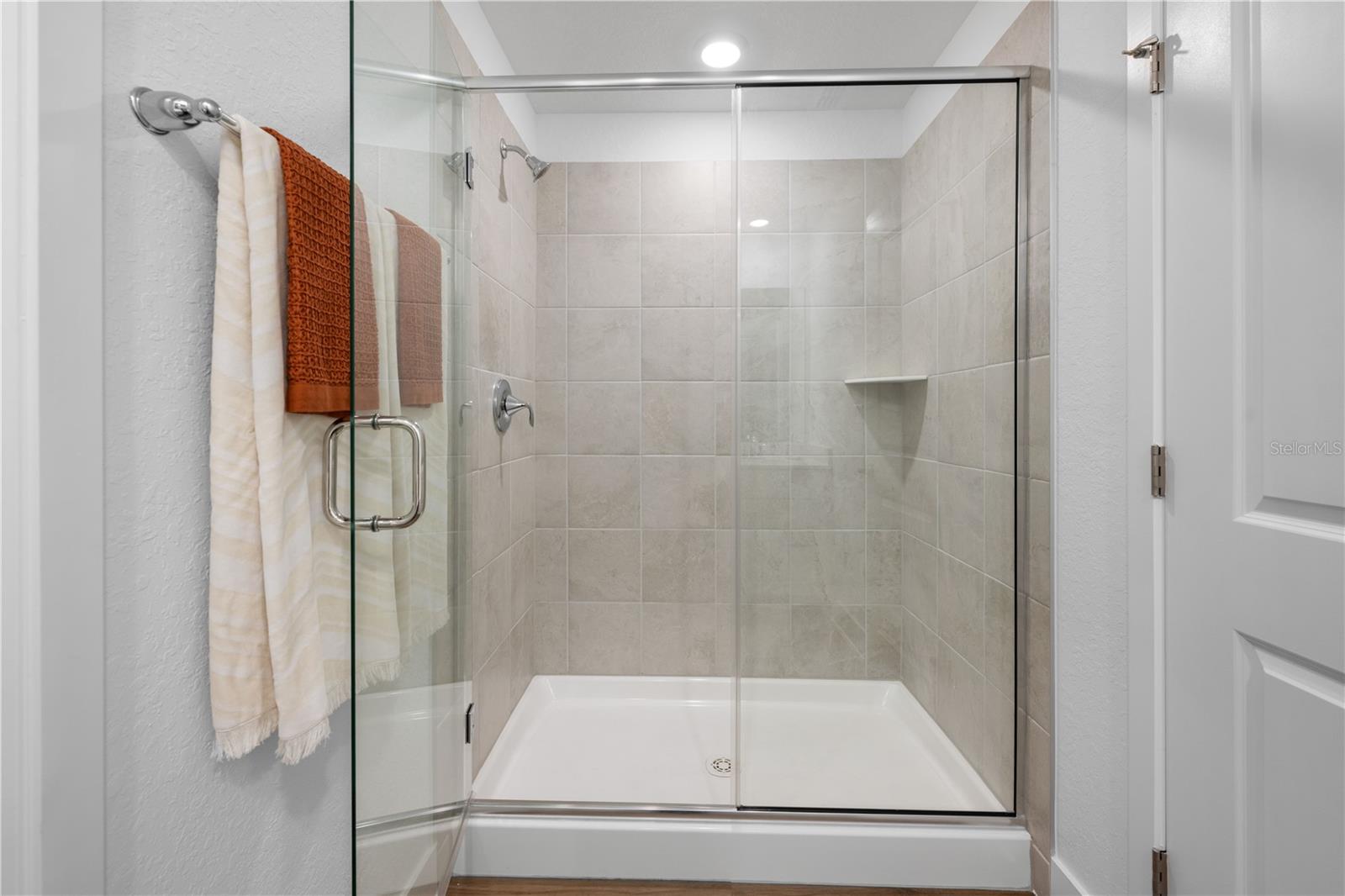 ANNALISE GLEN CREEK APTS - Residential Lease