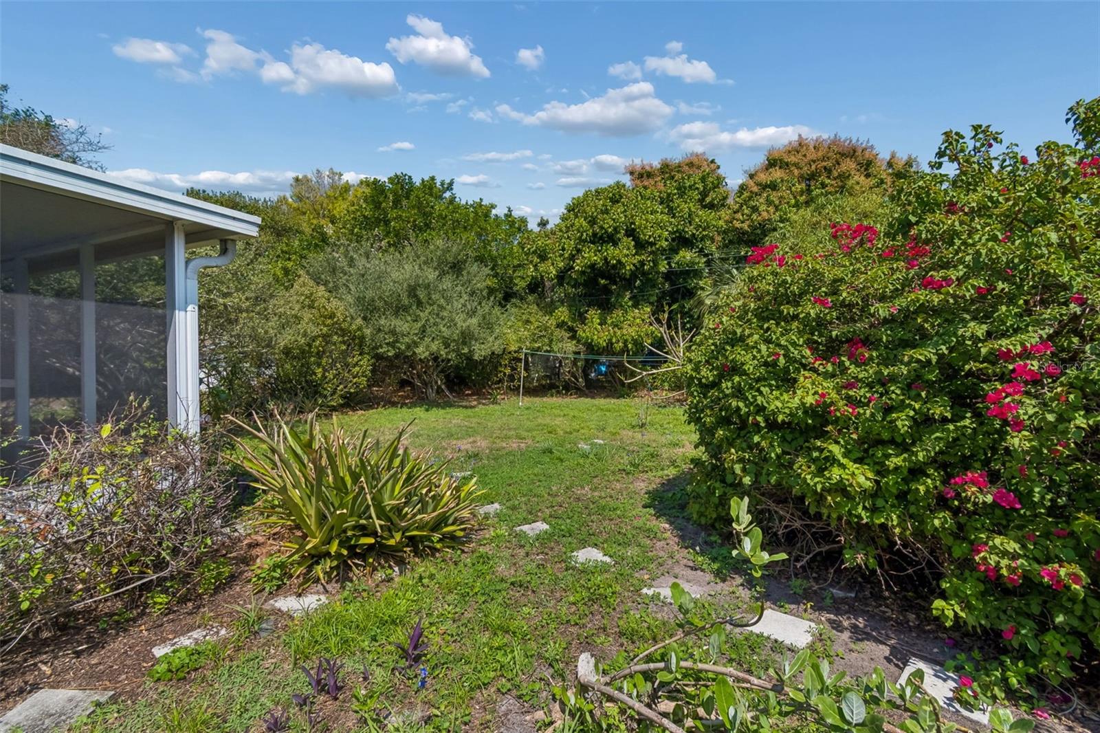 FLORAL VILLA ESTATES - Residential