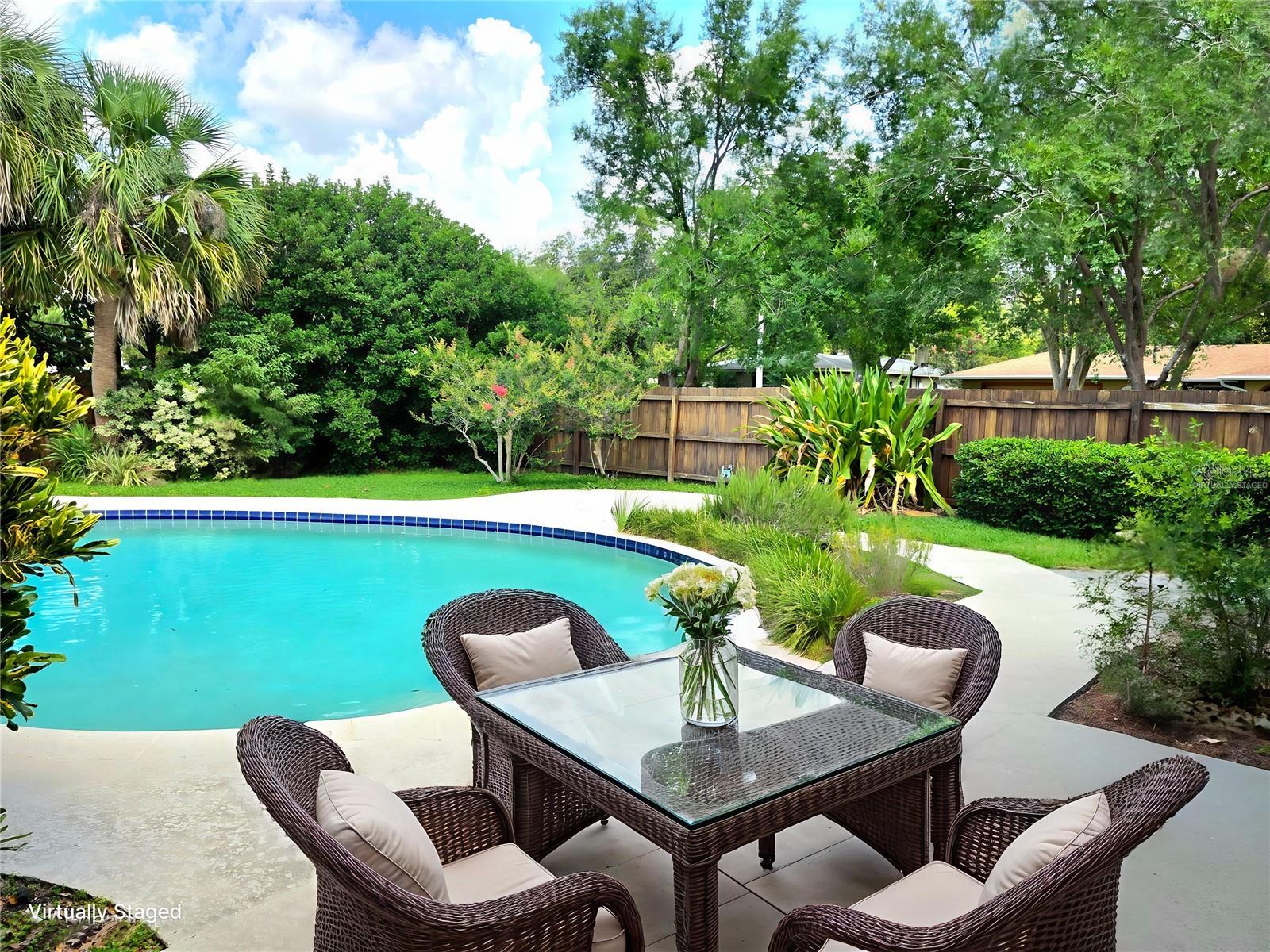 5096 THE OAKS CIRCLE