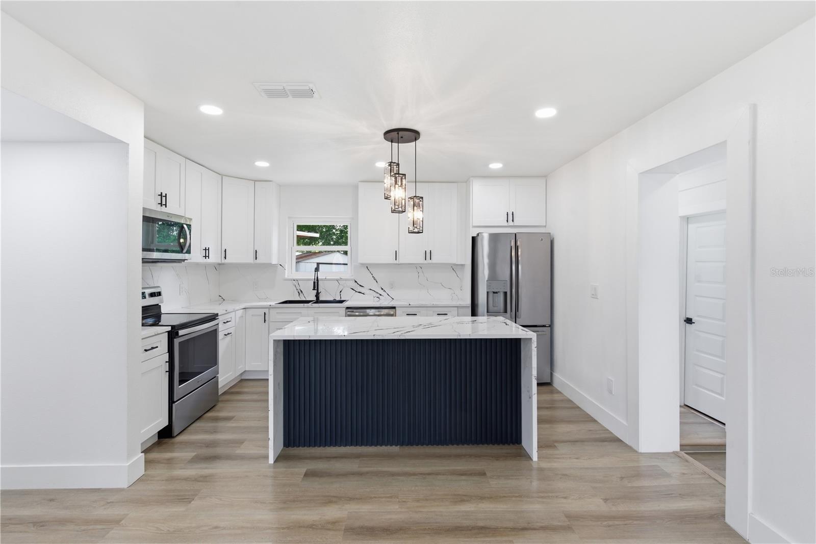 907 LEISURE AVENUE
