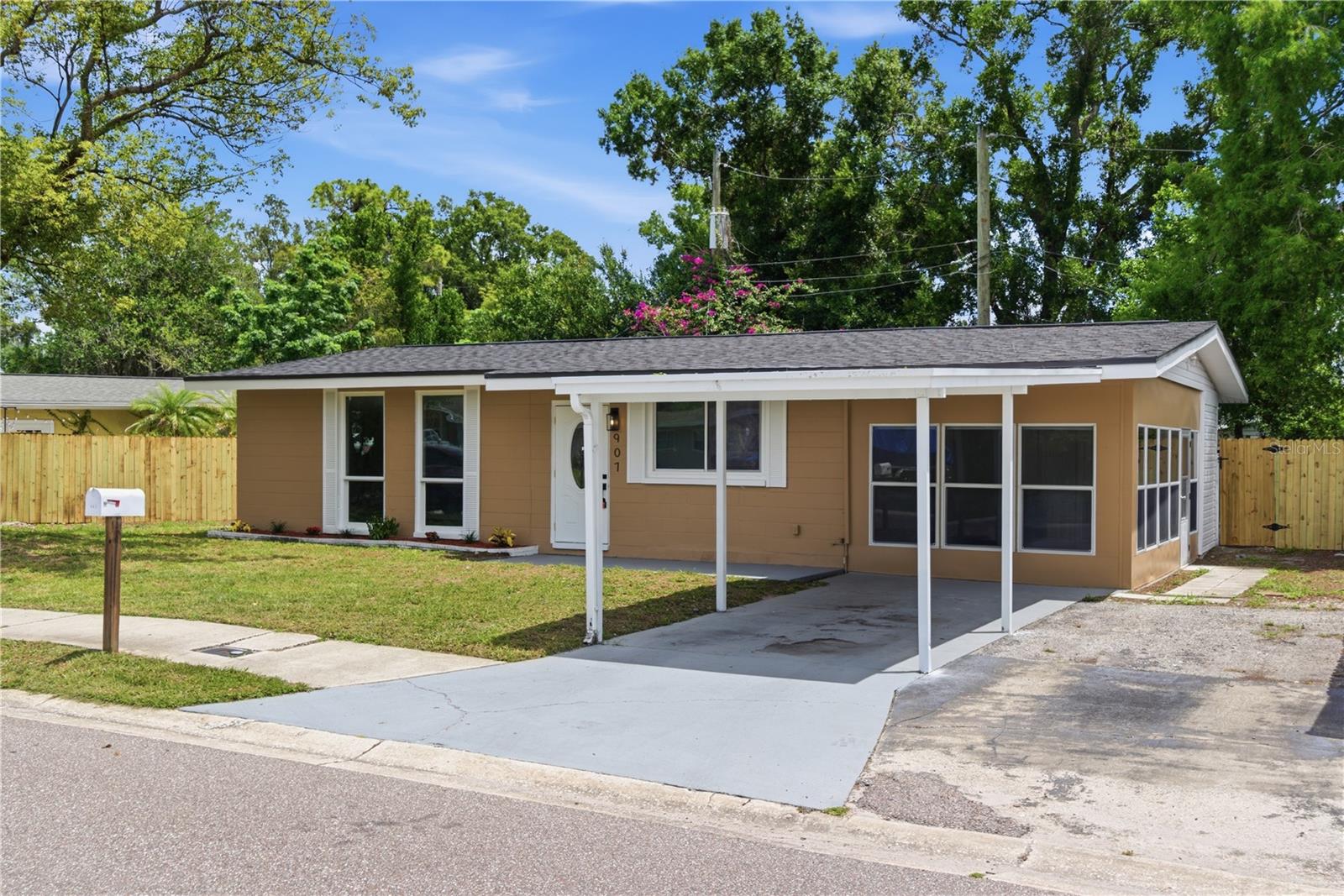 907 LEISURE AVENUE